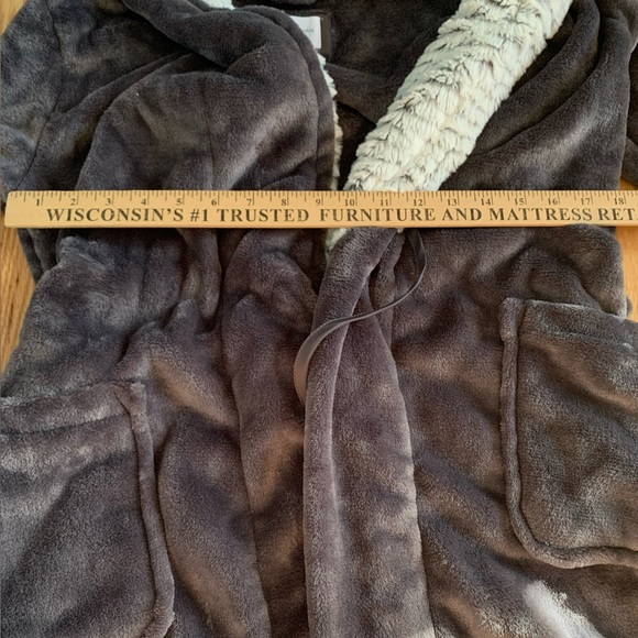 Fuzzy incredibly soft grey robe large - Picture 4 of 7